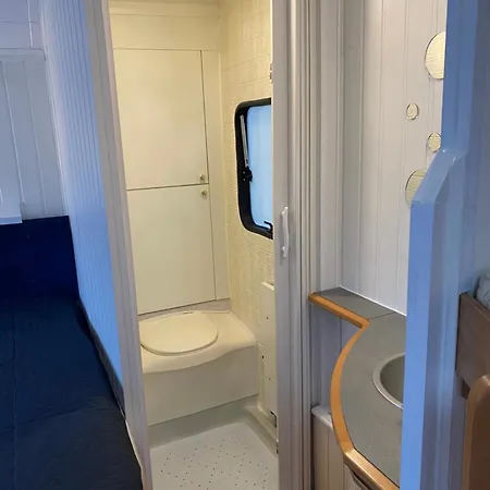 مكان تخييم Aurora Trailer Caravan Near Bergen - No Shower No *