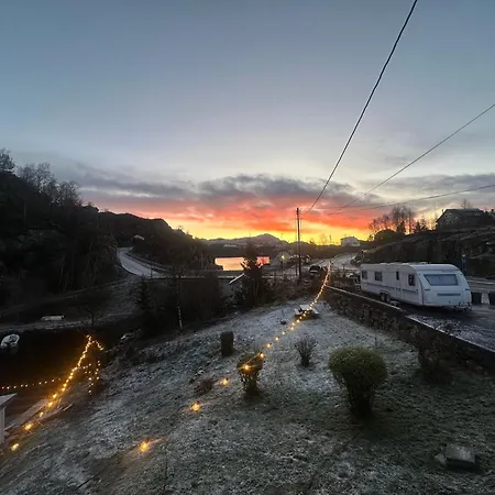Aurora Trailer Caravan Near Bergen - No Shower No مكان تخييم *