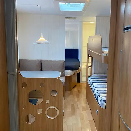 Aurora Trailer Caravan Near Bergen - No Shower No مكان تخييم