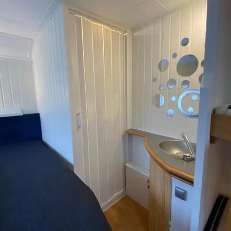 مكان تخييم Aurora Trailer Caravan Near Bergen - No Shower No *