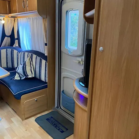 Aurora Trailer Caravan Near Bergen - No Shower No مكان تخييم