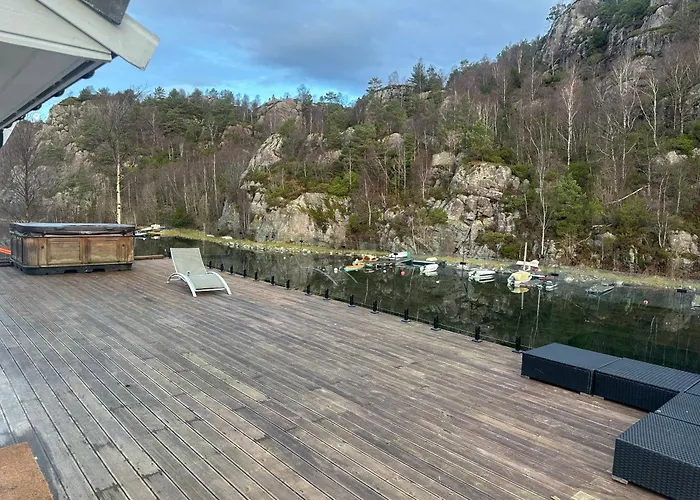 Aurora Caravan Near Bergen Strusshamn